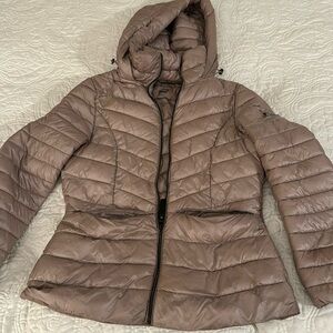 BCBG MAXAZRIA Feather friendly lightweight jacket, mauve, SMALL